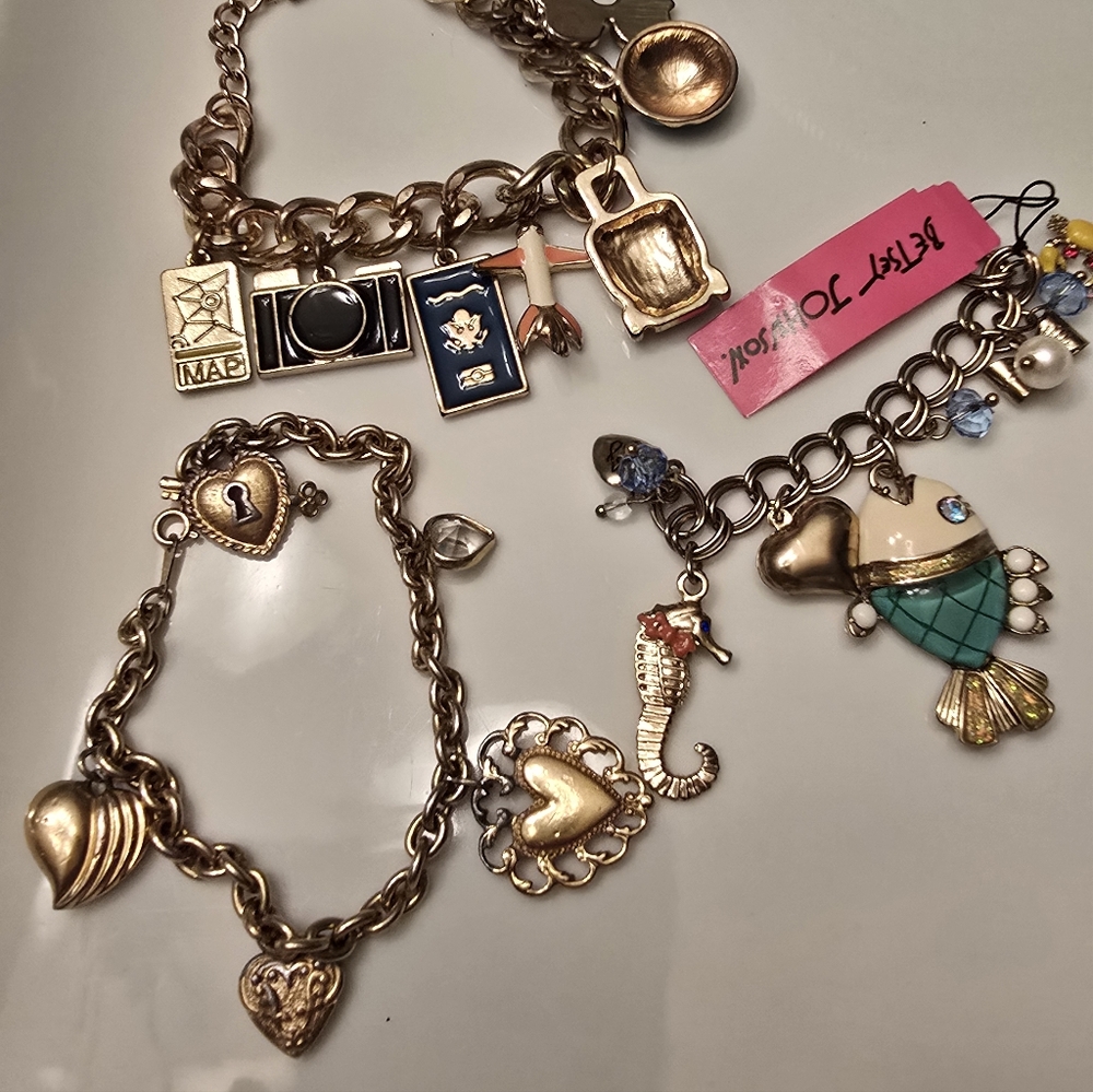 3 Pc., 1 Pc CHARMS ONLY (Betsey Johnson) Juicy Couture Bracelet, Heart Charms Br - Picture 7 of 8